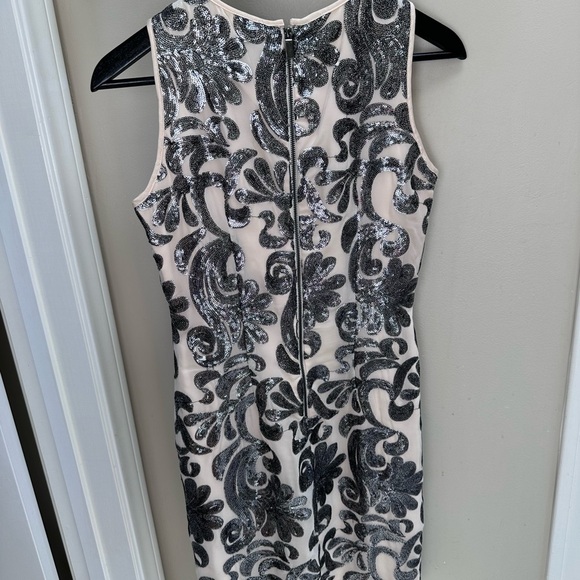 VINCE CAMUTO Nude Silver Sequin Swirl Patterns sheath cocktail or PROM dress - Picture 3 of 6